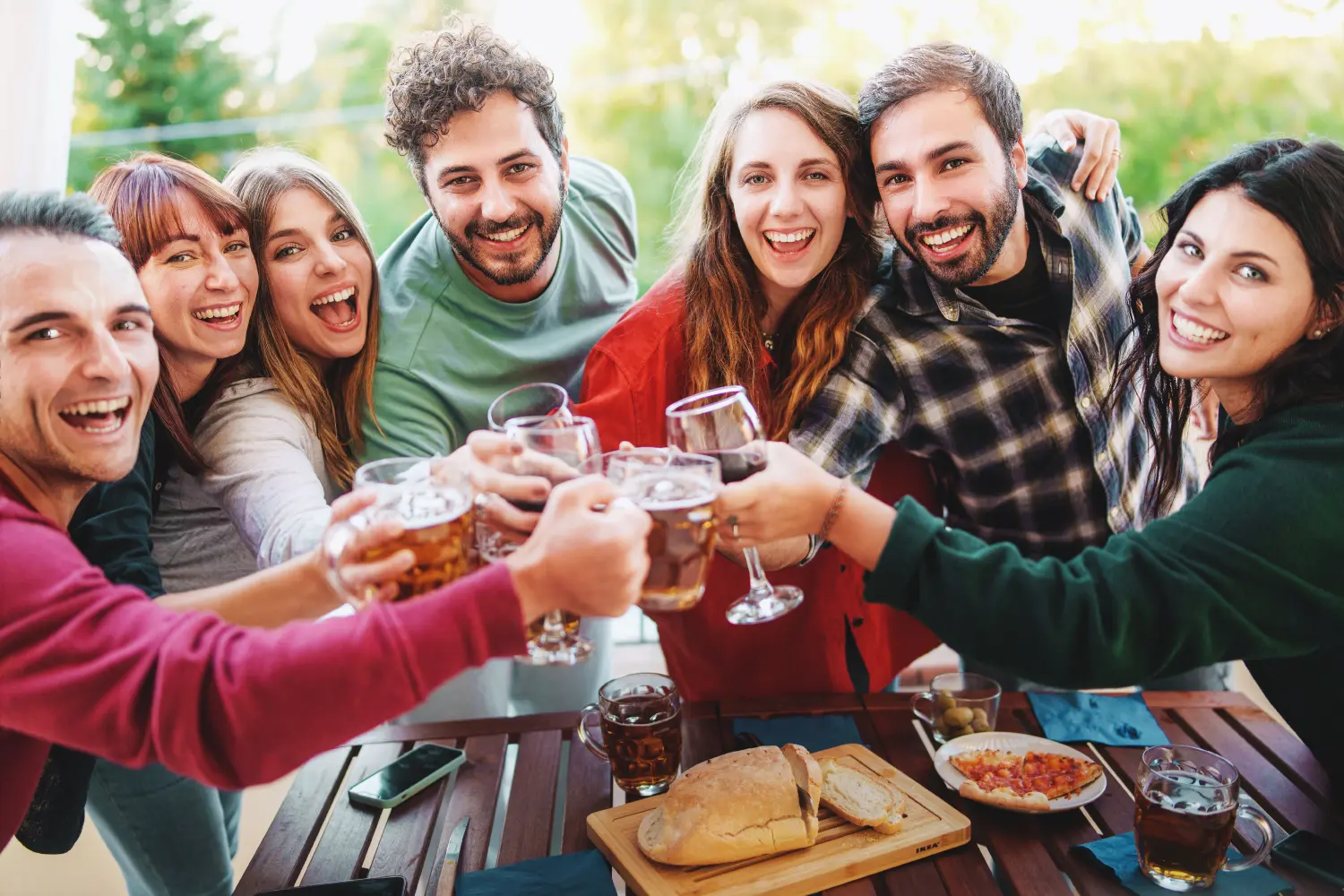 AAAH-Event - Eine Gruppe glücklicher Freunde macht eine Party